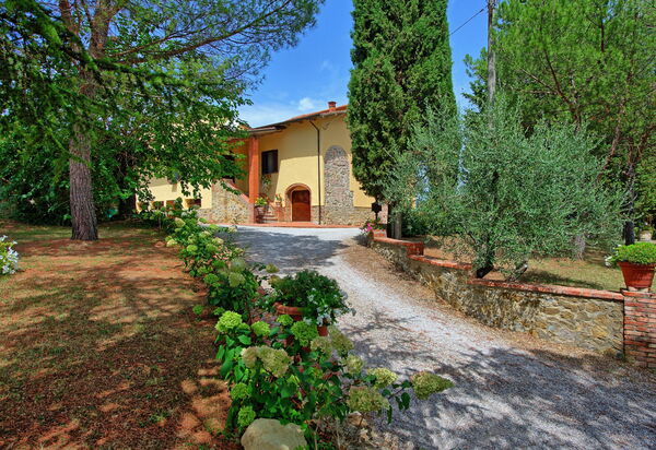 Villa Gloria: Außen, Garten