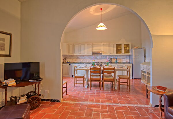 Villa Gloria: Esszimmer, Küche