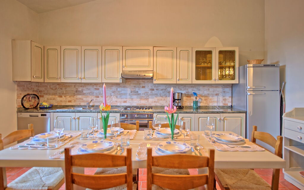Villa Gloria: Dining Room, Kitchen