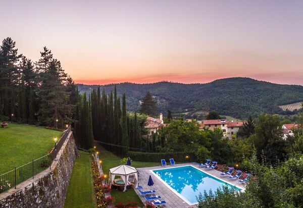 Palazzo Rosadi: бассейн, Сад