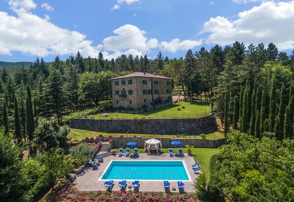 Palazzo Rosadi: бассейн, Сад