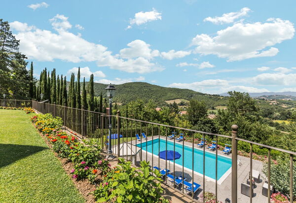 Palazzo Rosadi: бассейн, Сад