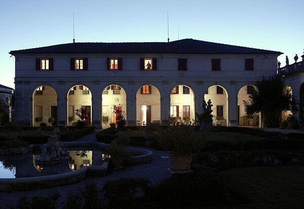 Ca' Marcello: The private entrance leads to the second and third floor whose windows face the Italyan style garden and the façade of the main house.