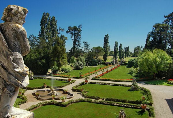 Ca' Marcello: All bedrooms face the Italian style garden which lays in front of the façade and the apartment entrance
