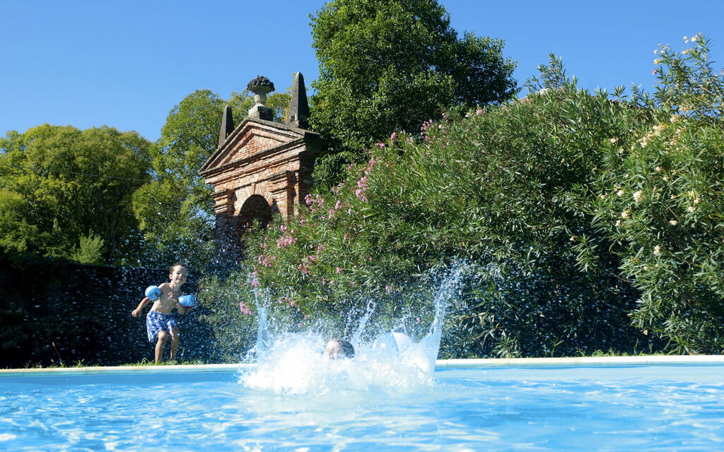 Ca' Marcello: slå samman, Utomhus