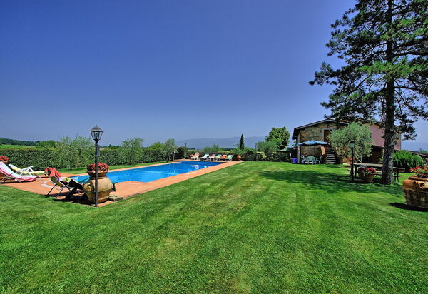 Villa Poggetta: бассейн, Сад