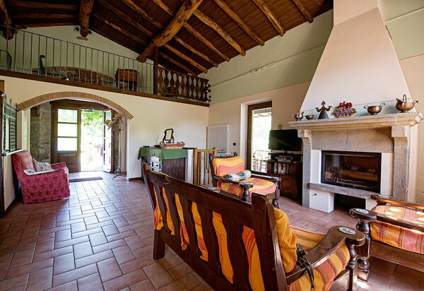 Villa Il Nido: Esszimmer, Wohnzimmer