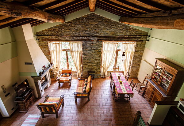 Villa Il Nido: Esszimmer, Wohnzimmer