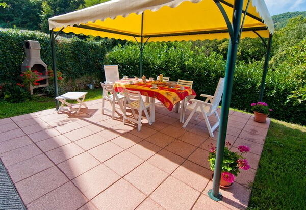 Il Palazzetto: Garden with gazebo