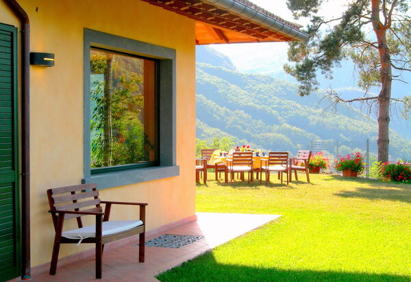 Villa Saida: Draussen, Garten