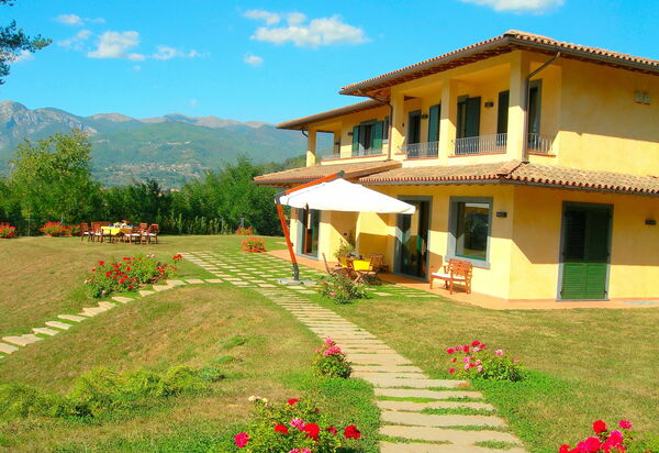 Villa Saida: Draussen, Garten