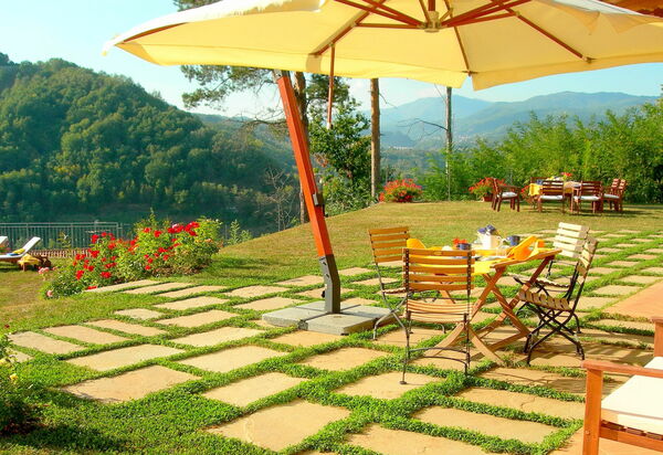 Villa Saida: Draussen, Garten