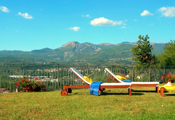 Villa Saida: Draussen, Garten