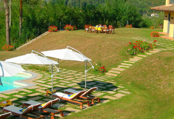 Villa Saida: Draussen, Garten