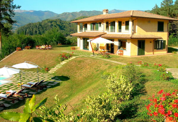 Villa Saida: Draussen, Garten