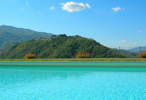 Villa Saida: Draussen, Schwimmbad