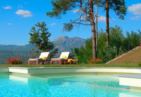 Villa Saida: Draussen, Schwimmbad