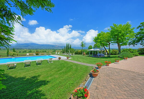 Villa Giare: бассейн, Взгляды, Открытый, Сад