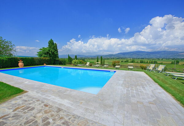 Villa Giare: бассейн, Взгляды, Открытый, Сад