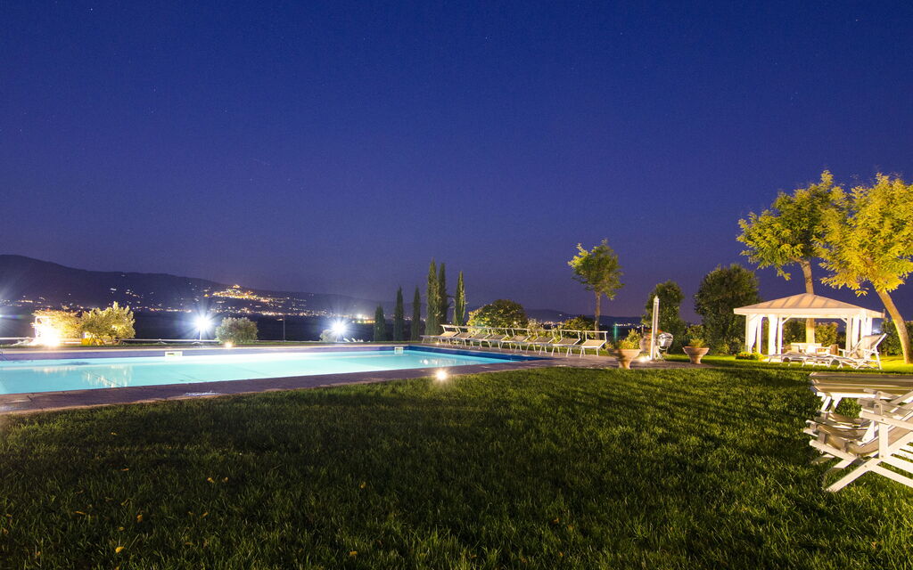 Villa Giare: basseng, Hage, Utendørs, Visningar