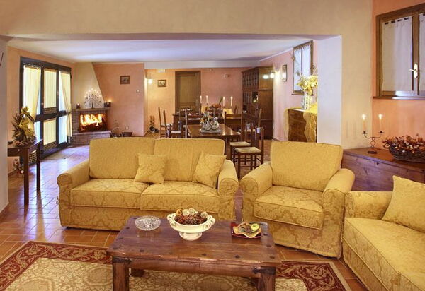 Villa Le Ferrette: VILLA LE FERRETTE - TAVERNA FIREPLACE