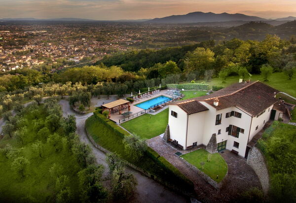 Villa Le Ferrette: Ansichten, Garten, Schwimmbad