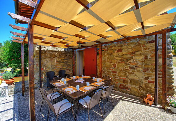 Villa Crispinino: Balkon / terras / patio, Buitenshuis