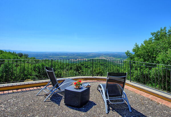 Villa Crispinino: Buitenshuis