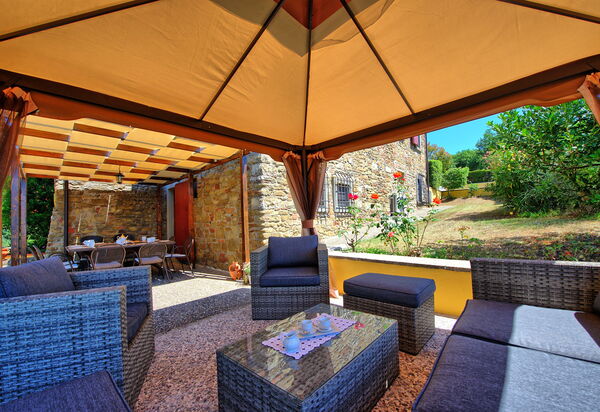 Villa Crispinino: Balkon / terras / patio, Buitenshuis