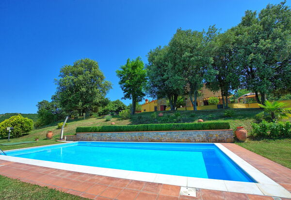 Villa Crispinino: Tuin, zwembad