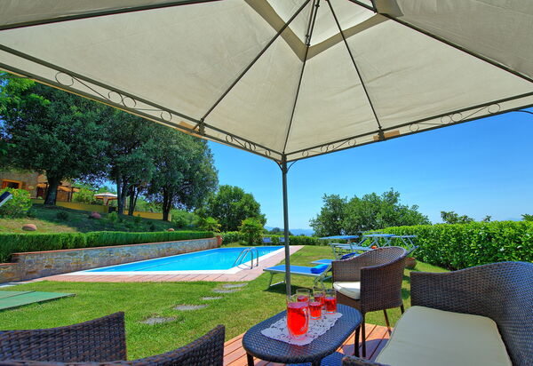 Villa Crispinino: Buitenshuis, Tuin, zwembad