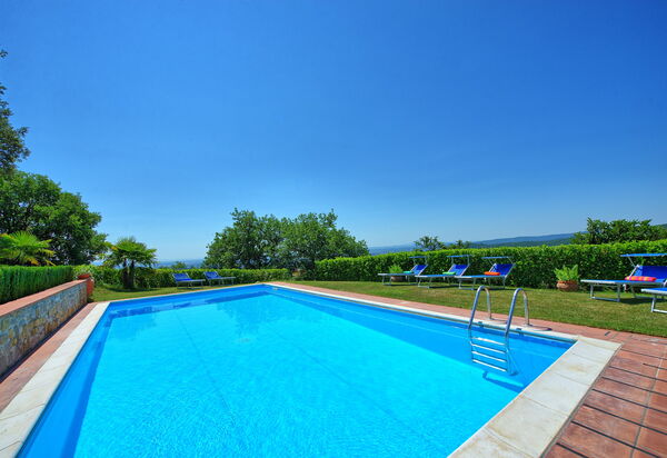 Villa Crispinino: Tuin, zwembad