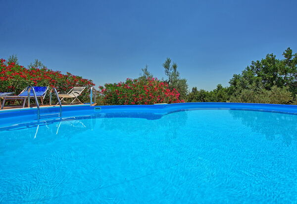 Villa Corolle: Schwimmbad