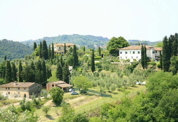 Villa Buonaparte: Взгляды