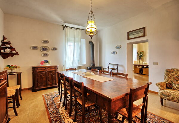 Villa Buonaparte: Гостиная, Столовая