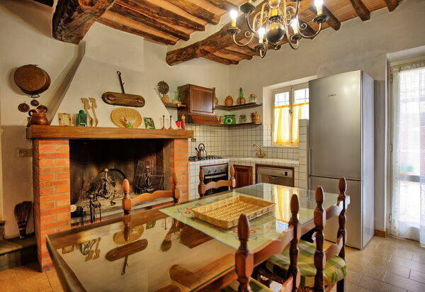 Villa Buonaparte: Кухня, Столовая