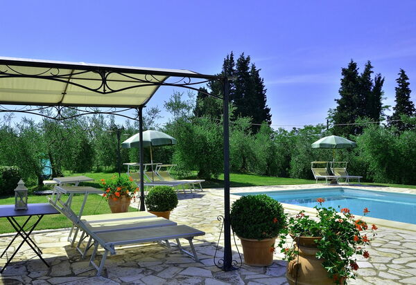 Villa Buonaparte: бассейн, Сад