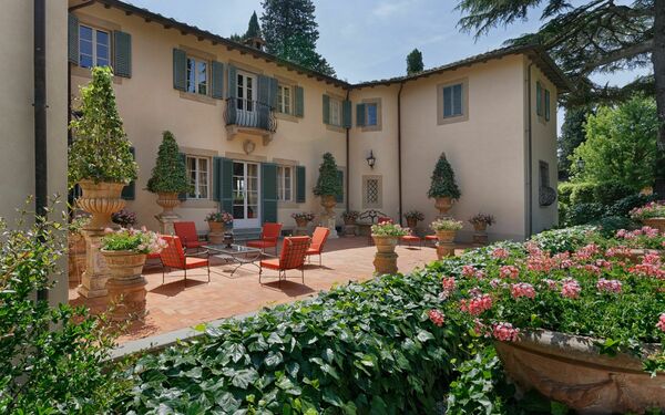 Villa De Ranieri: Building Exterior, Garden