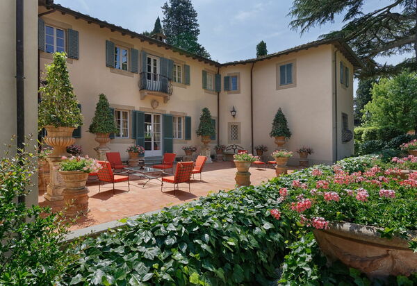 Villa De Ranieri: Extérieurs, Jardin