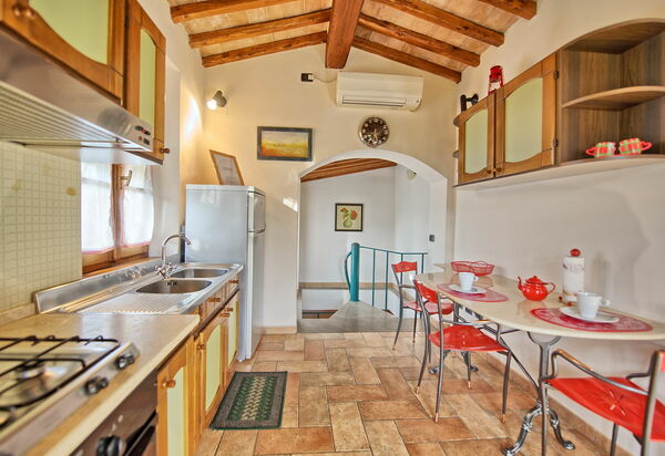 Poggiluglio: Esszimmer, Küche