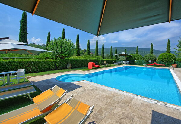 Poggiluglio: Garten, Schwimmbad