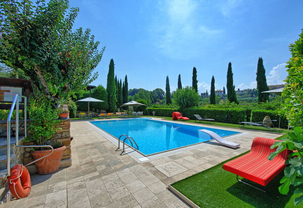 Poggiluglio: Garten, Schwimmbad