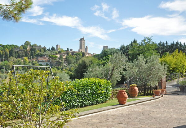 Poggiluglio: Ansichten, Draussen, Garten