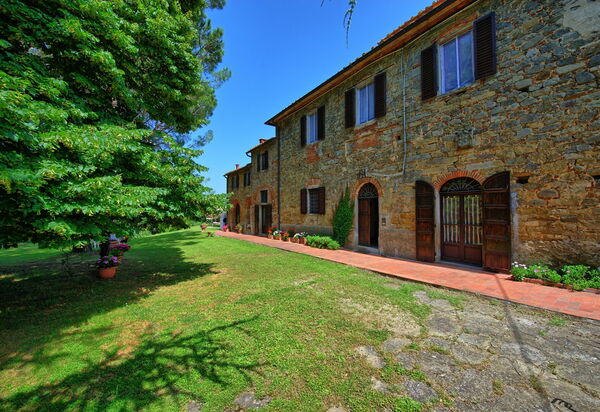 Villa Campogialli: Building Exterior, Garden