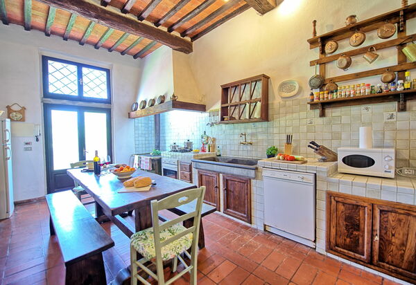 Villa Campogialli: Dining Room, Kitchen