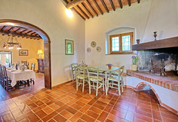 Villa Campogialli: Dining Room, Kitchen
