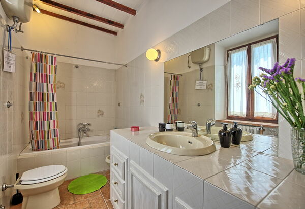 Villa Campogialli: Bathroom