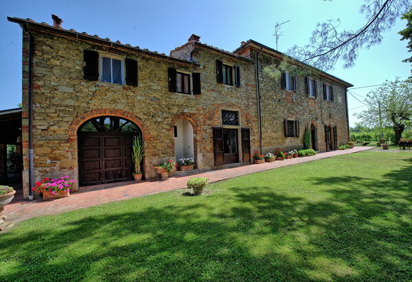 Villa Campogialli: Building Exterior, Garden