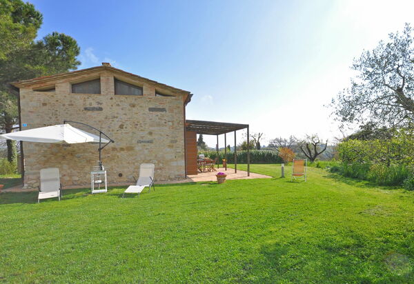 Capannino: Building Exterior, Garden