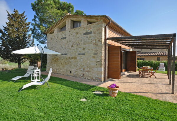 Capannino: Building Exterior, Garden